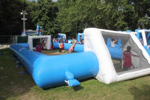 Une installation des ludothèques à la Fan-Zone de Saint-Denis.